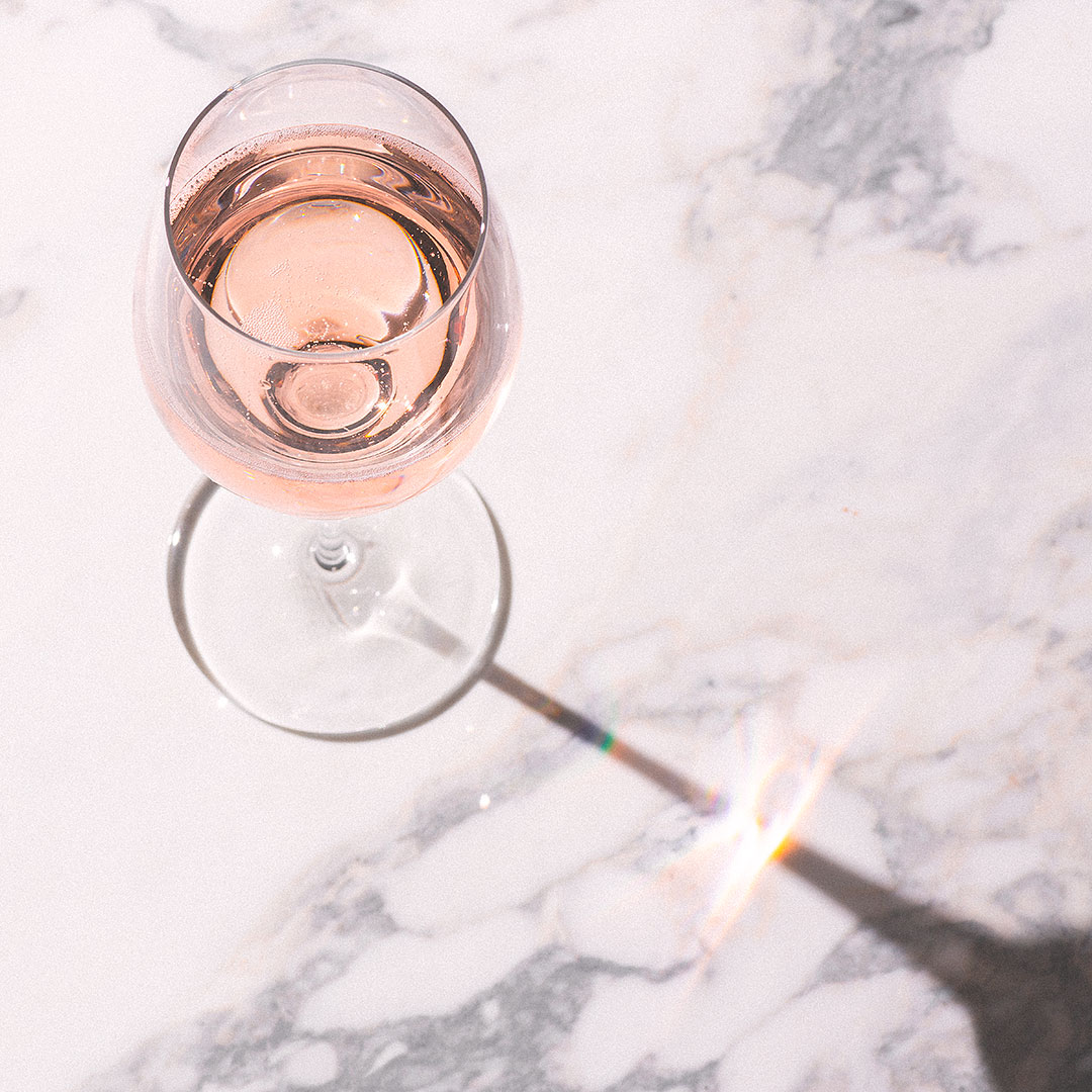 bicchiere sul tavolo